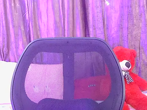 cute-manvii online show from 28, 4, 2026