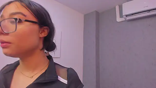 Snapshot of lil_miia chatting on 28, 2, 2026 lil miia online show from 28, 2, 2026