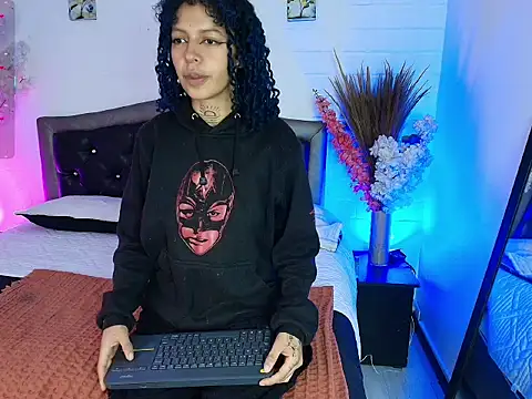 Snapshot of HannahBlue_ chatting on 12, 2, 2026 HannahBlue online show from 12, 2, 2026