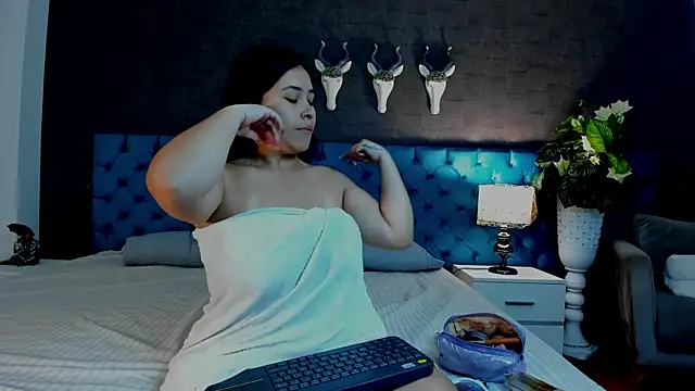 LunnaMoretti online show from 1, 4, 2026