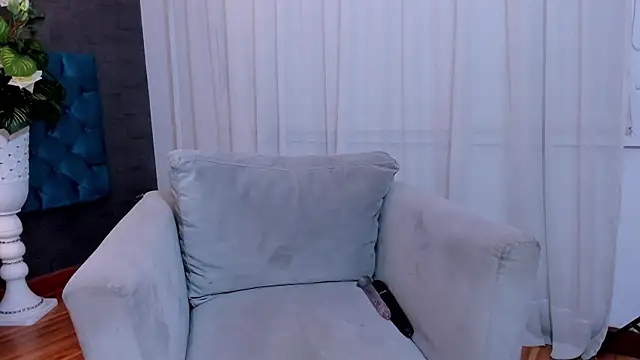 LunnaMoretti online show from 18, 4, 2026