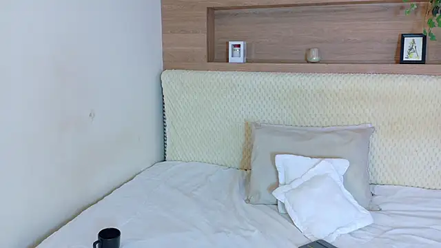 VioletBloomm online show from 25, 2, 2026