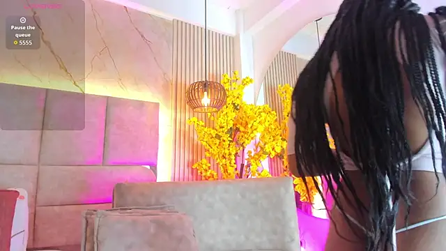 EmmaLovve online show from 5, 4, 2026