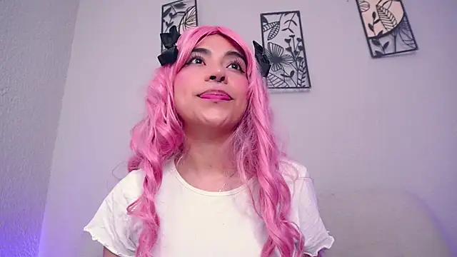 Snapshot of loveegirll1 chatting on 1, 3, 2026 loveegirll1 online show from 1, 3, 2026