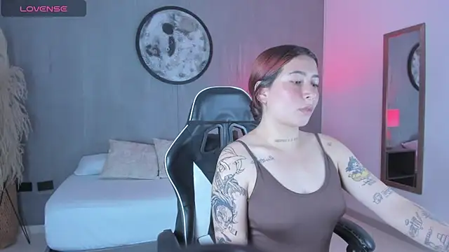 charlottee27  online show from 22, 2, 2026