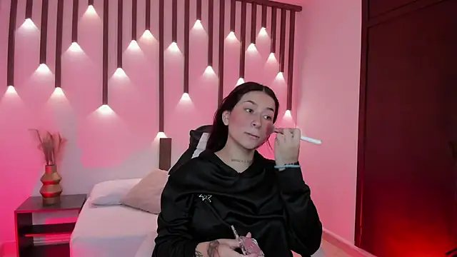 charlottee27  online show from 23, 4, 2026