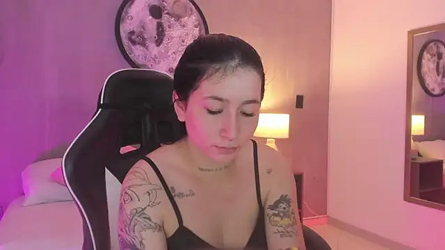 charlottee27  online show from 10, 6, 2026