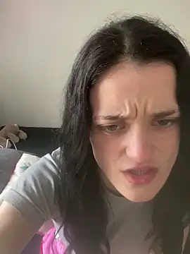 LeonieClaire online show from 12, 5, 2026