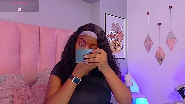 Aitana Oliveira online show from 10, 2, 2026