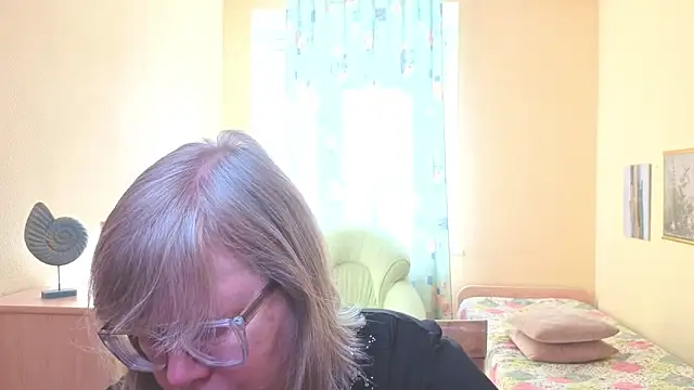 Snapshot of Emma_Eclipsee chatting on 8, 3, 2026 Emma Eclipsee online show from 8, 3, 2026