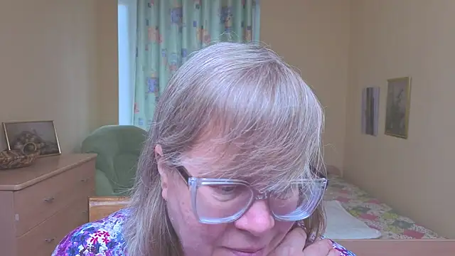Snapshot of Emma_Eclipsee chatting on 1, 4, 2026 Emma Eclipsee online show from 1, 4, 2026