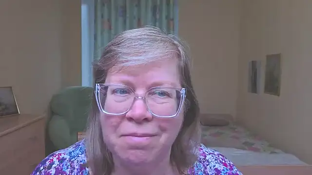 Snapshot of Emma_Eclipsee chatting on 5, 4, 2026 Emma Eclipsee online show from 5, 4, 2026