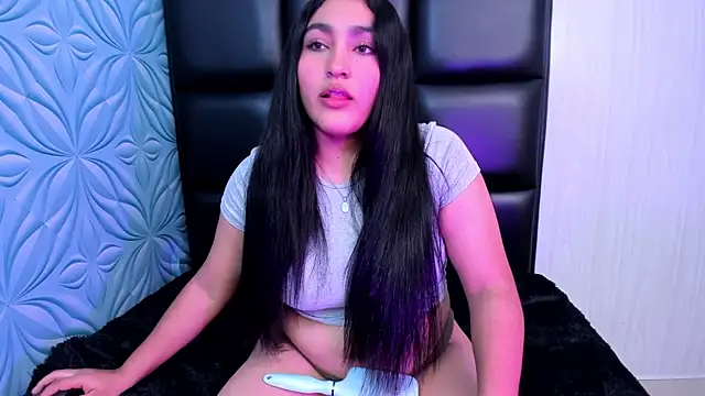 Lya dubois  online show from 5, 2, 2026