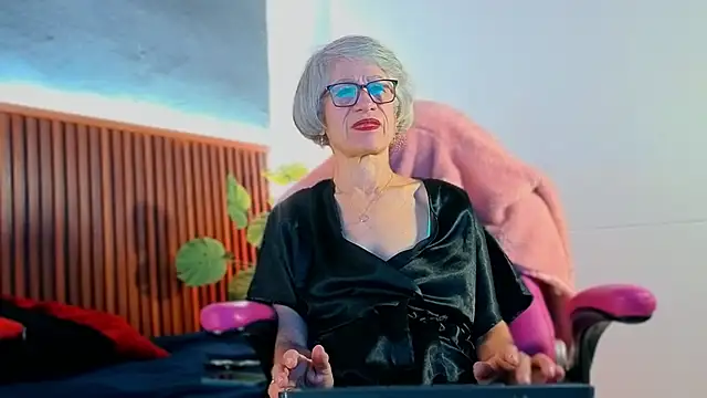 Snapshot of miss_monserrate01 chatting on 4, 2, 2026 miss monserrate01 online show from 4, 2, 2026