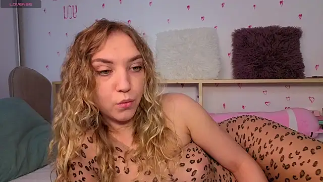 alice charm  online show from 4, 4, 2026