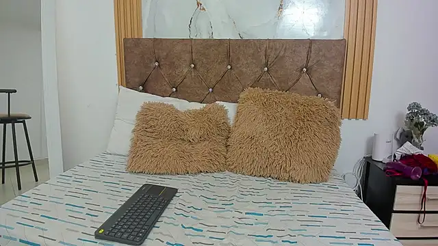 Candyfox2606 online show from 14, 2, 2026