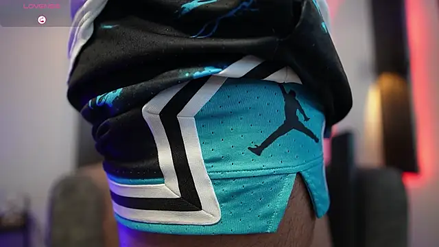 TaylerCross  online show from 26, 2, 2026