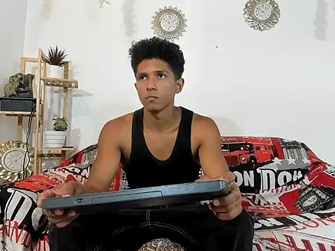 Yoel hot2004 online show from 13, 2, 2026