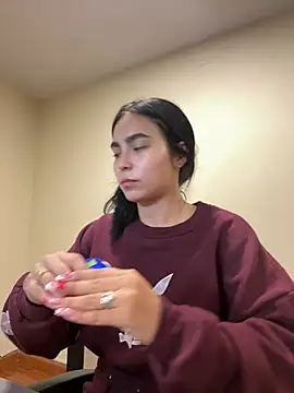 Sara Fernandez  online show from 1, 4, 2026