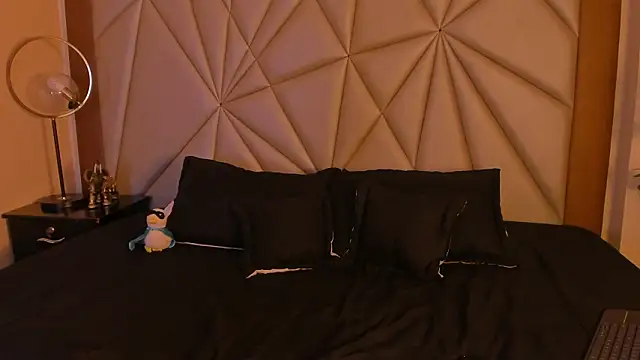 valenssio moretti online show from 25, 3, 2026