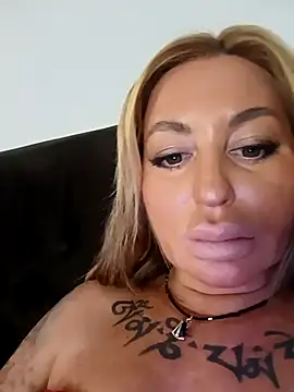 MiaMooly online show from 15, 10, 2025