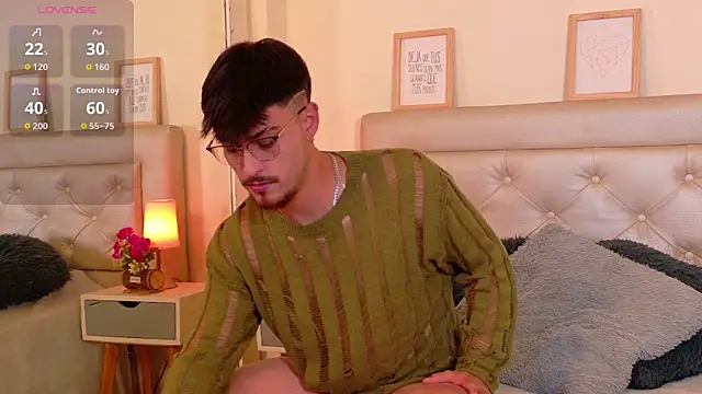 Snapshot of Aiden_Gray chatting on 17, 2, 2026 Aiden Gray online show from 17, 2, 2026