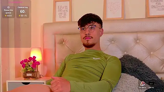 Snapshot of Aiden_Gray chatting on 4, 3, 2026 Aiden Gray online show from 4, 3, 2026