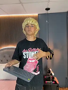 Snapshot of Noa_03 chatting on 4, 3, 2026 Noa 03 online show from 4, 3, 2026