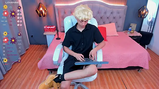 Snapshot of Noa_03 chatting on 6, 3, 2026 Noa 03 online show from 6, 3, 2026