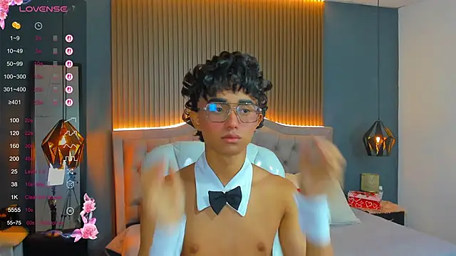 Snapshot of Noa_03 chatting on 6, 4, 2026 Noa 03 online show from 6, 4, 2026