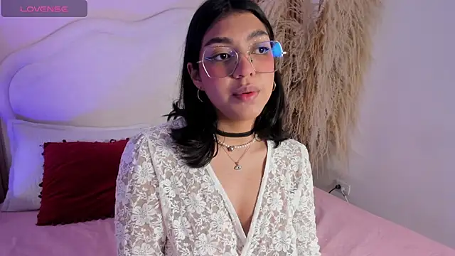 rebeca taylor online show from 26, 2, 2026