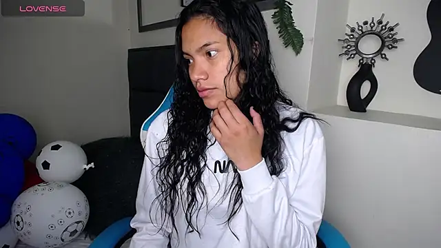 Snapshot of Julieta_Parker chatting on 24, 6, 2026 Julieta Parker online show from 24, 6, 2026