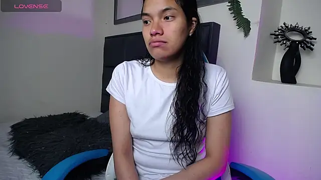 Snapshot of Julieta_Parker chatting on 10, 7, 2026 Julieta Parker online show from 10, 7, 2026