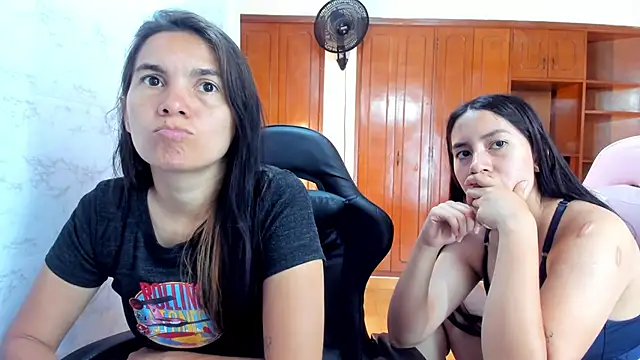 Snapshot of Emily_and_Soffy chatting on 4, 3, 2026 Emily and Soffy online show from 4, 3, 2026