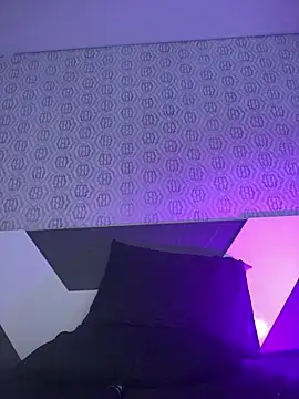 Mia rivers   online show from 14, 4, 2026