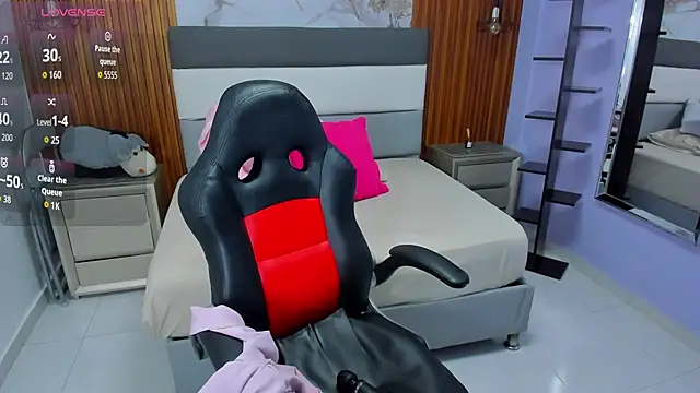 alixablake online show from 16, 4, 2026