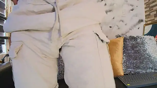 Max Hornye online show from 8, 4, 2026