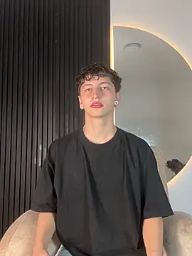 Snapshot of ARON_LUXX chatting on 11, 2, 2026 ARON LUXX online show from 11, 2, 2026