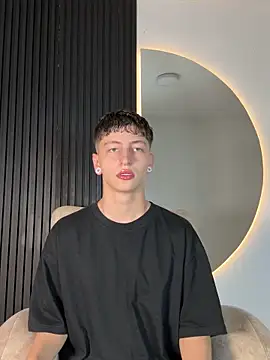 Snapshot of ARON_LUXX chatting on 19, 2, 2026 ARON LUXX online show from 19, 2, 2026