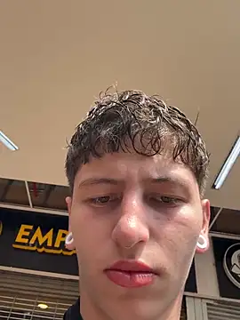 Snapshot of ARON_LUXX chatting on 4, 3, 2026 ARON LUXX online show from 4, 3, 2026