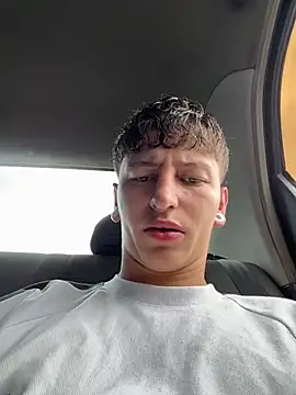 Snapshot of ARON_LUXX chatting on 12, 5, 2026 ARON LUXX online show from 12, 5, 2026