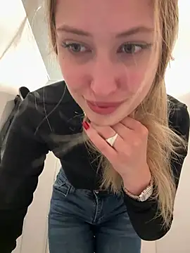 Snapshot of blonde_exe chatting on 17, 6, 2026 blonde exe online show from 17, 6, 2026
