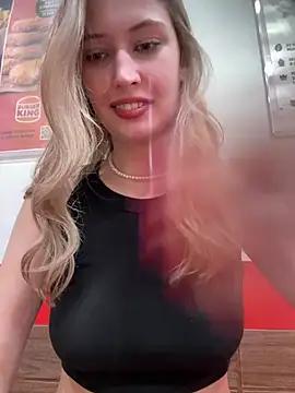 Snapshot of blonde_exe chatting on 8, 7, 2026 blonde exe online show from 8, 7, 2026