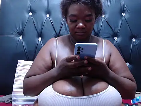 Snapshot of MissConniexxx chatting on 7, 2, 2026 MissConniexxx online show from 7, 2, 2026