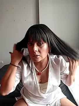 Snapshot of Lyonette_reading1 chatting on 6, 2, 2026 Lyonette reading1 online show from 6, 2, 2026