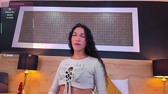 Chloee  Adams online show from 13, 4, 2026