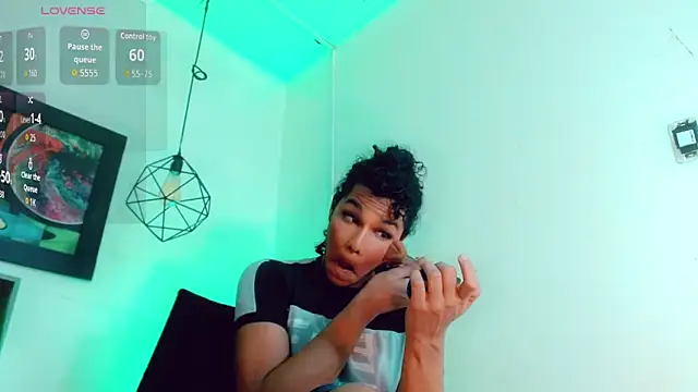 Snapshot of Zonce_shimer chatting on 25, 2, 2026 Zonce shimer online show from 25, 2, 2026