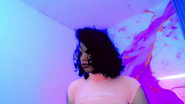 Snapshot of Zonce_shimer chatting on 5, 5, 2026 Zonce shimer online show from 5, 5, 2026
