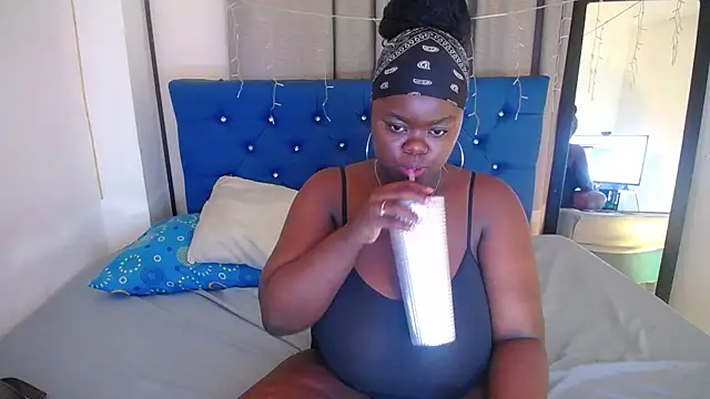 Snapshot of neighbor-ebony chatting on 18, 7, 2026 neighbor-ebony online show from 18, 7, 2026