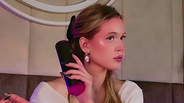 Beckie White online show from 3, 3, 2026